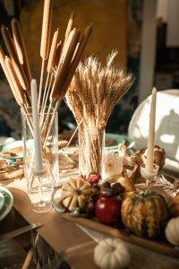Traditional Thanksgiving tabletop decorations